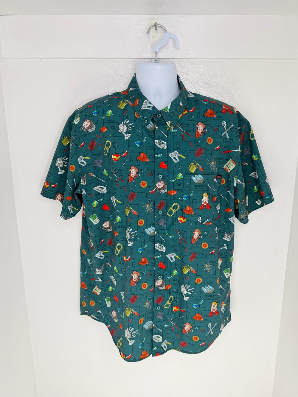 RSVLTS x Home Alone Adult Short Sleeve Shirt Size XL Battle Plan AOP Christmas - Picture 2 of 12